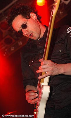 dmon090406_19