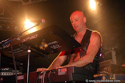dmon090406_30