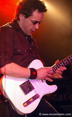 dmon090406_39
