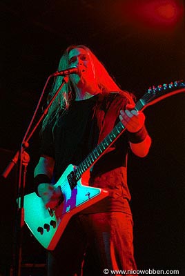 drkn200403_06