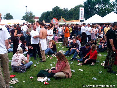 misc_bos02_crowd4_d