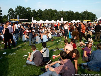 misc_bos02_crowd5_d