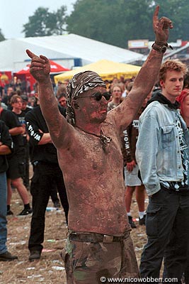 misc_woa01_crowd3
