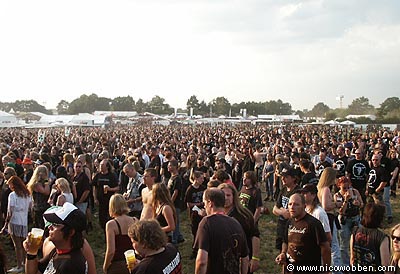 misc_woa03_crowd02_d