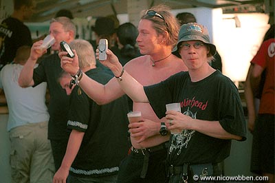 misc_woa04_crowd050804_2