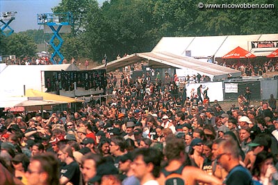 misc_woa04_crowd070804_5