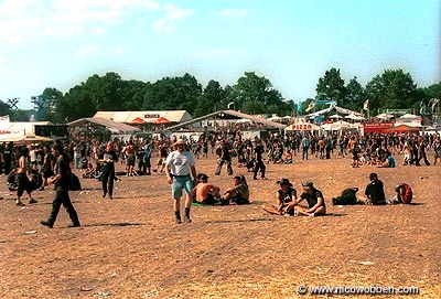 misc_woa04_crowd070804_7