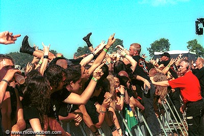 misc_woa04_crowd070804_9