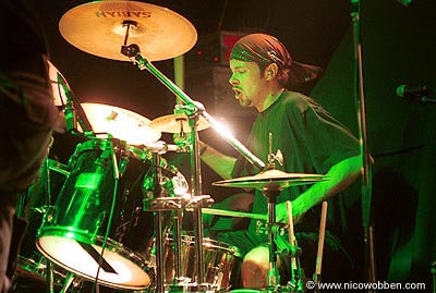 symp120104_10